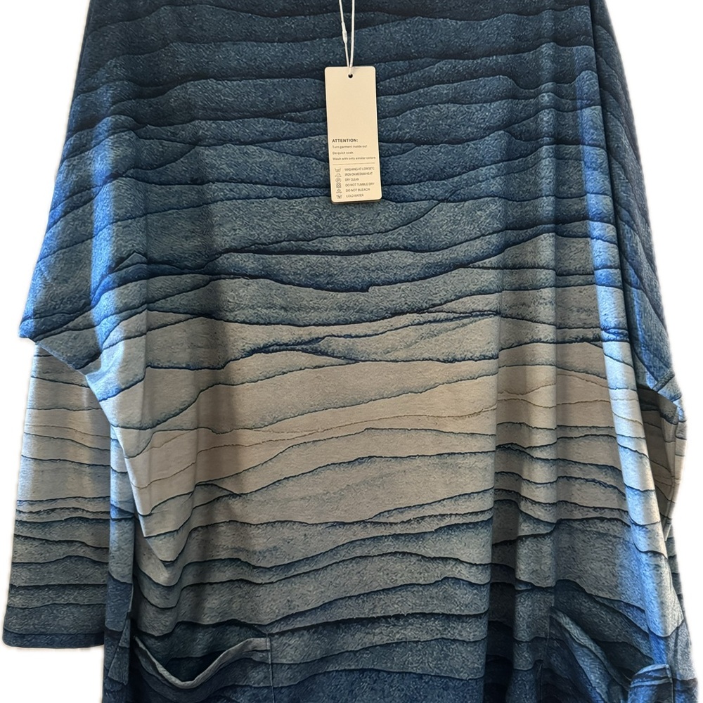 Blue & White Wave-Pattern Tunic Top with Pockets.